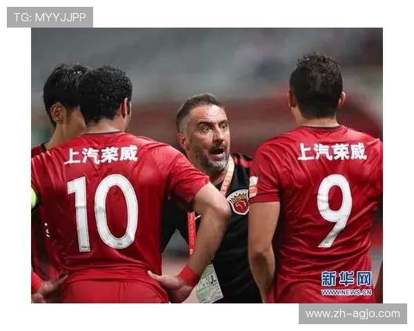 中超联赛第13轮上海上港对广州恒大激烈对决